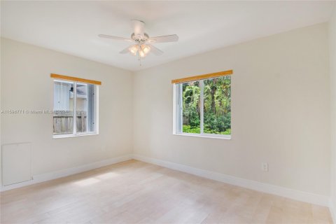 House in Key Biscayne, Florida 2 bedrooms, 96.99 sq.m. № 1207220 - photo 7