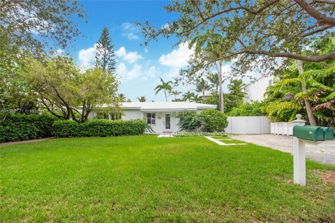 Villa ou maison à vendre à Key Biscayne, Floride: 2 chambres, 96.99 m2 № 1207220 - photo 1