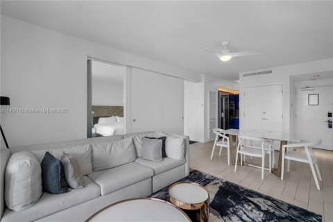 Condominio en venta en Fort Lauderdale, Florida, 1 dormitorio, 65.87 m2 № 891716 - foto 8
