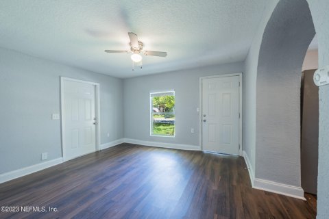 House in Jacksonville, Florida 4 bedrooms, 128.86 sq.m. № 889531 - photo 5