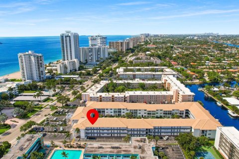 Condo in Lauderdale-by-the-Sea, Florida, 2 bedrooms  № 1154479 - photo 1