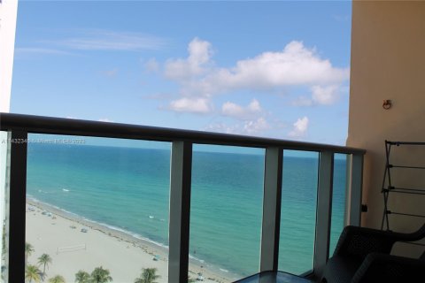 Copropriété à louer à Hollywood, Floride: 1 chambre, 77.57 m2 № 658194 - photo 5