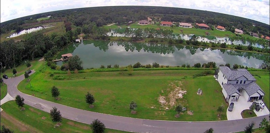 Terrain à Clermont, Floride № 1382477