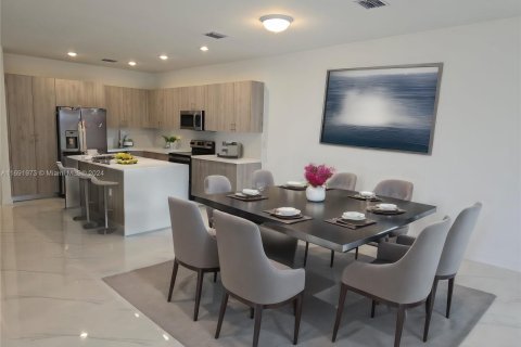 Adosado en venta en Miami, Florida, 5 dormitorios, 233.93 m2 № 1439861 - foto 1