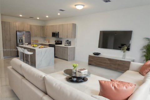 Adosado en venta en Miami, Florida, 5 dormitorios, 233.93 m2 № 1439861 - foto 6