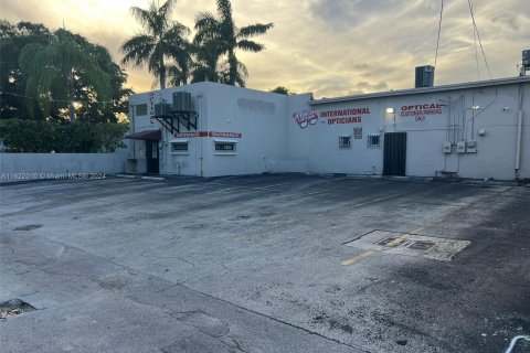 Propiedad comercial en venta en Miami, Florida № 1439952 - foto 7