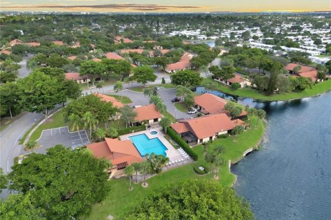 Casa en venta en Tamarac, Florida, 2 dormitorios, 140.1 m2 № 1175043 - foto 2