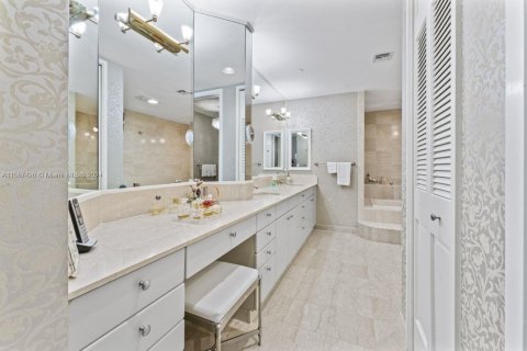 Condo in Miami Beach, Florida, 3 bedrooms  № 1187422 - photo 24