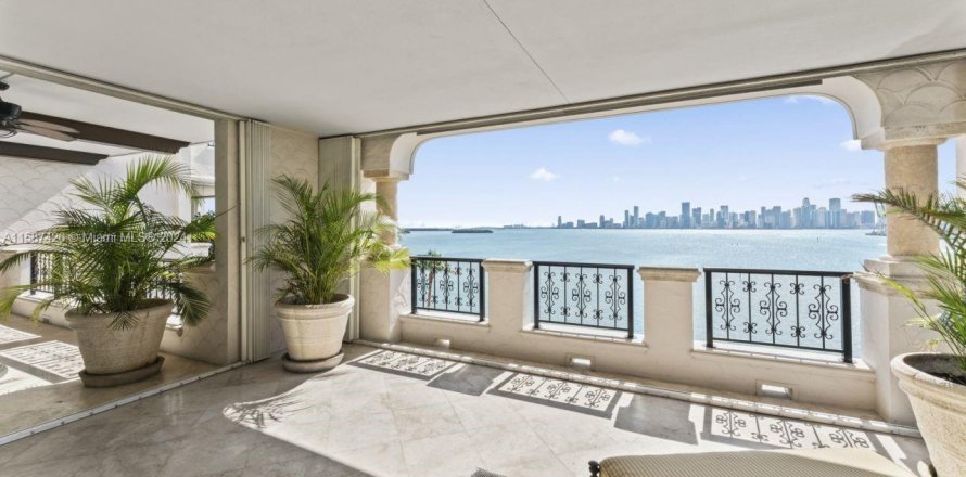 Condo in Miami Beach, Florida, 3 bedrooms  № 1187422