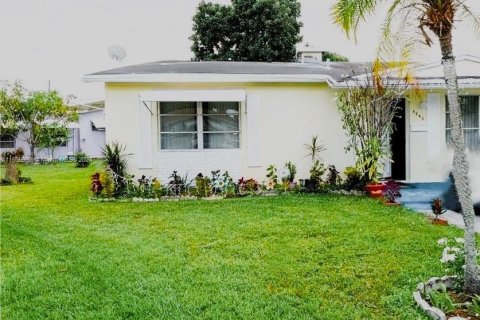 House in Margate, Florida 2 bedrooms, 119.1 sq.m. № 998074 - photo 4