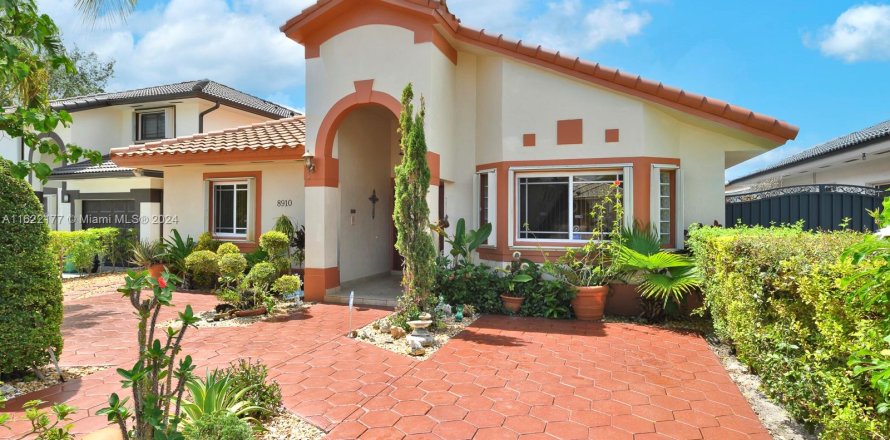 Villa ou maison à Miami Lakes, Floride 3 chambres, 174.47 m2 № 1292806