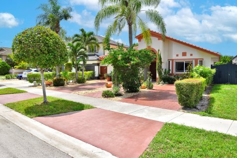 Villa ou maison à vendre à Miami Lakes, Floride: 3 chambres, 174.47 m2 № 1292806 - photo 4