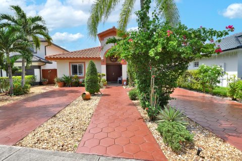 Villa ou maison à vendre à Miami Lakes, Floride: 3 chambres, 174.47 m2 № 1292806 - photo 3