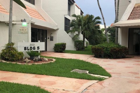 Condominio en venta en Weston, Florida, 2 dormitorios, 102.75 m2 № 1293245 - foto 1