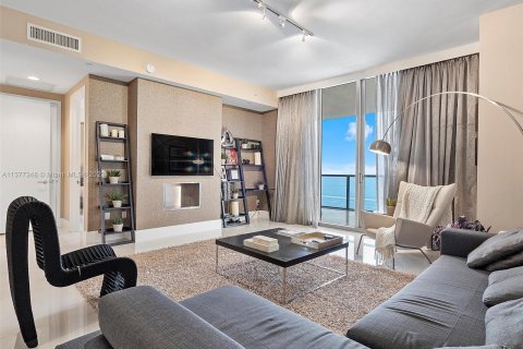 Copropriété à louer à Bal Harbour, Floride: 2 chambres, 156.54 m2 № 883700 - photo 1