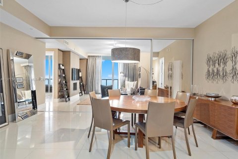 Condo in Bal Harbour, Florida, 2 bedrooms  № 883700 - photo 13