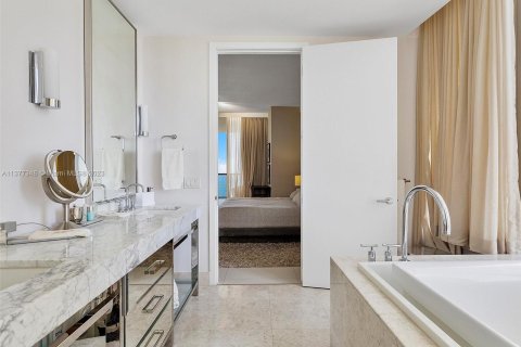 Condo in Bal Harbour, Florida, 2 bedrooms  № 883700 - photo 22