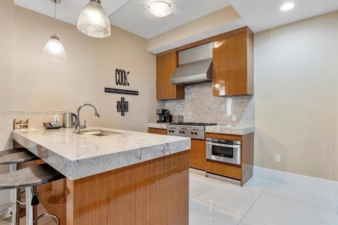 Condo in Bal Harbour, Florida, 2 bedrooms  № 883700 - photo 7