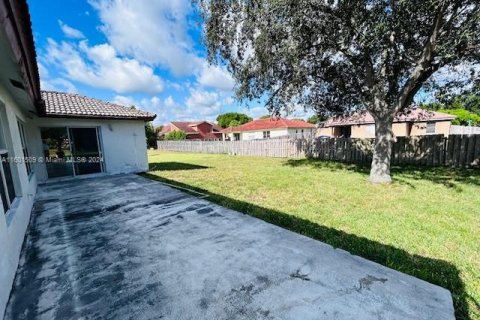 House in Lauderhill, Florida 3 bedrooms, 138.61 sq.m. № 1216787 - photo 24