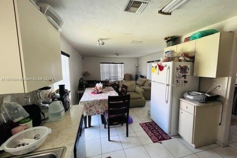 Casa en venta en Lauderhill, Florida, 3 dormitorios, 138.61 m2 № 1216787 - foto 13