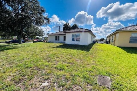 House in Lauderhill, Florida 3 bedrooms, 138.61 sq.m. № 1216787 - photo 22