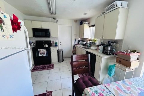 House in Lauderhill, Florida 3 bedrooms, 138.61 sq.m. № 1216787 - photo 7