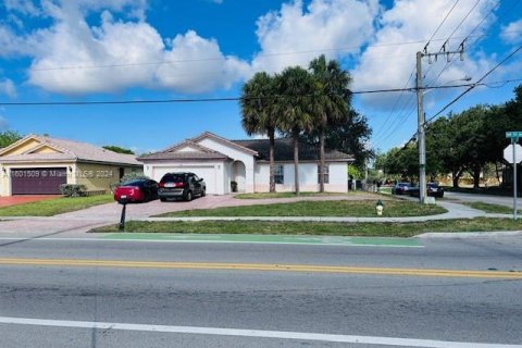 House in Lauderhill, Florida 3 bedrooms, 138.61 sq.m. № 1216787 - photo 2