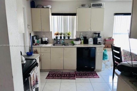 Casa en venta en Lauderhill, Florida, 3 dormitorios, 138.61 m2 № 1216787 - foto 9