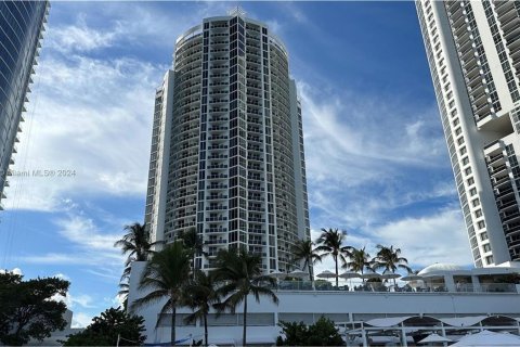 Studio in the Condo in Sunny Isles Beach, Florida  № 1188182 - photo 10