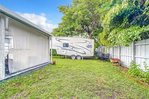 House in Cutler Bay, Florida 3 bedrooms, 118.54 sq.m. № 1215503 - photo 30