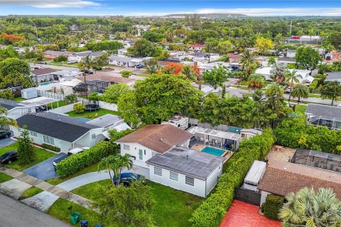 House in Cutler Bay, Florida 3 bedrooms, 118.54 sq.m. № 1215503 - photo 3