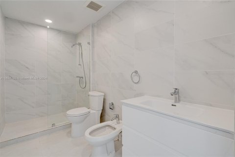 Condo in Miami Beach, Florida, 3 bedrooms  № 1271160 - photo 17