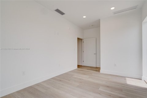 Condo in Miami Beach, Florida, 3 bedrooms  № 1271160 - photo 24