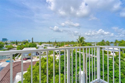 Condo in Miami Beach, Florida, 3 bedrooms  № 1271160 - photo 15