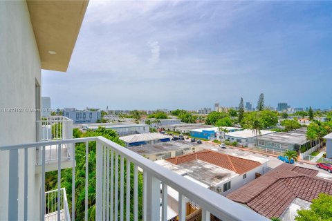 Condo in Miami Beach, Florida, 3 bedrooms  № 1271160 - photo 16