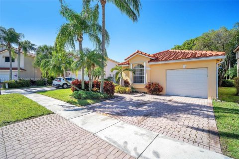 Villa ou maison à vendre à Pembroke Pines, Floride: 3 chambres, 137.68 m2 № 859821 - photo 1