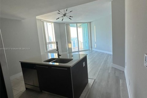 Condominio en venta en Miami, Florida, 1 dormitorio, 73.76 m2 № 993902 - foto 2