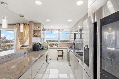 Condo in Aventura, Florida, 4 bedrooms  № 1004421 - photo 22