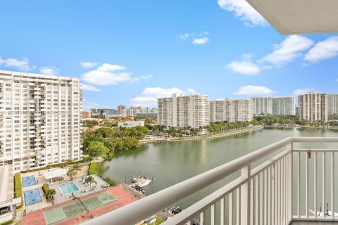 Condo in Aventura, Florida, 4 bedrooms  № 1004421 - photo 4