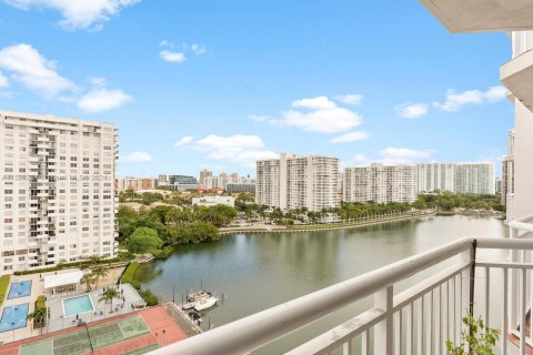 Condo in Aventura, Florida, 4 bedrooms  № 1004421 - photo 11