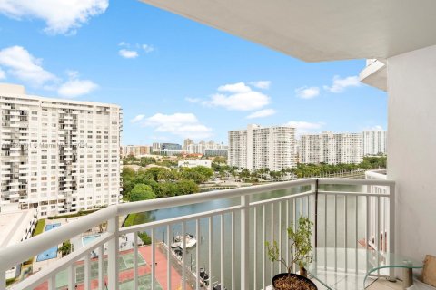 Condo in Aventura, Florida, 4 bedrooms  № 1004421 - photo 10