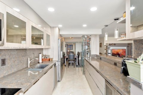 Condo in Aventura, Florida, 4 bedrooms  № 1004421 - photo 24