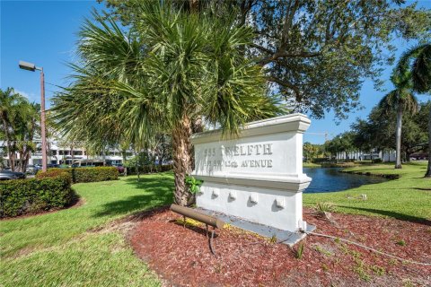 Immobilier commercial à vendre à Pompano Beach, Floride № 666424 - photo 4