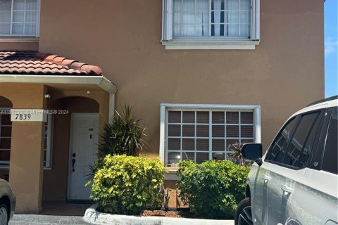 Condo in Hialeah, Florida, 2 bedrooms  № 1128184 - photo 2