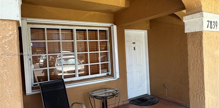 Condo in Hialeah, Florida, 2 bedrooms  № 1128184