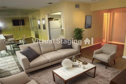 Townhouse in Lauderhill, Florida 2 bedrooms, 87.7 sq.m. № 1128231 - photo 1