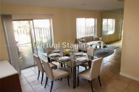 Townhouse in Lauderhill, Florida 2 bedrooms, 87.7 sq.m. № 1128231 - photo 5