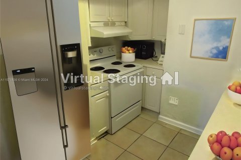 Townhouse in Lauderhill, Florida 2 bedrooms, 87.7 sq.m. № 1128231 - photo 8