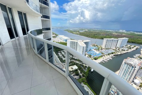 Condo in Sunny Isles Beach, Florida, 2 bedrooms  № 832491 - photo 23