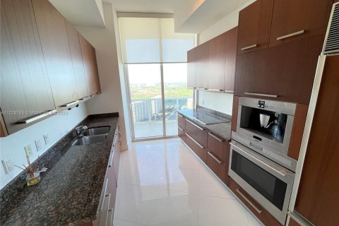 Condo in Sunny Isles Beach, Florida, 2 bedrooms  № 832491 - photo 9